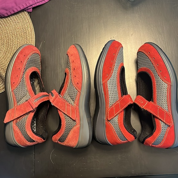 EUC Othofeet Chattanooga Mary Jane - Grey with Red suede 8B - Picture 8 of 9